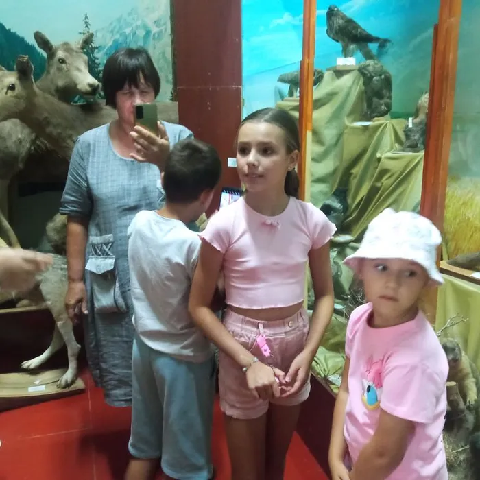 За витриной- целый мир!