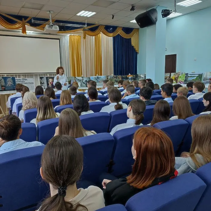 Фотовыставка «Хроники террора украинского неонацистского режима».