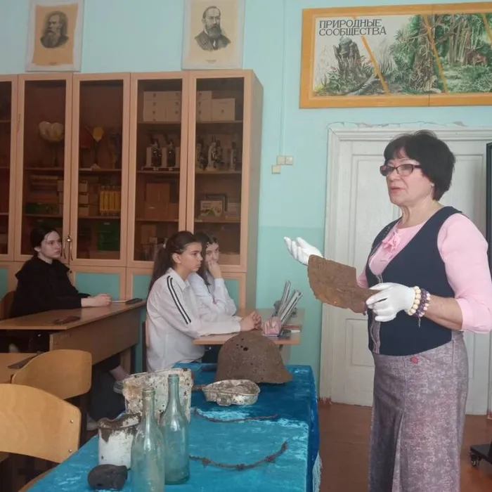 Помните через века, через года, вечно помните!